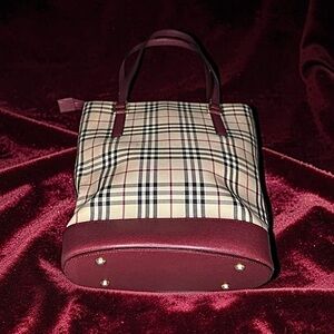 BURBERRY zip top nova check tote - leather handles and trim - pre loved vintage